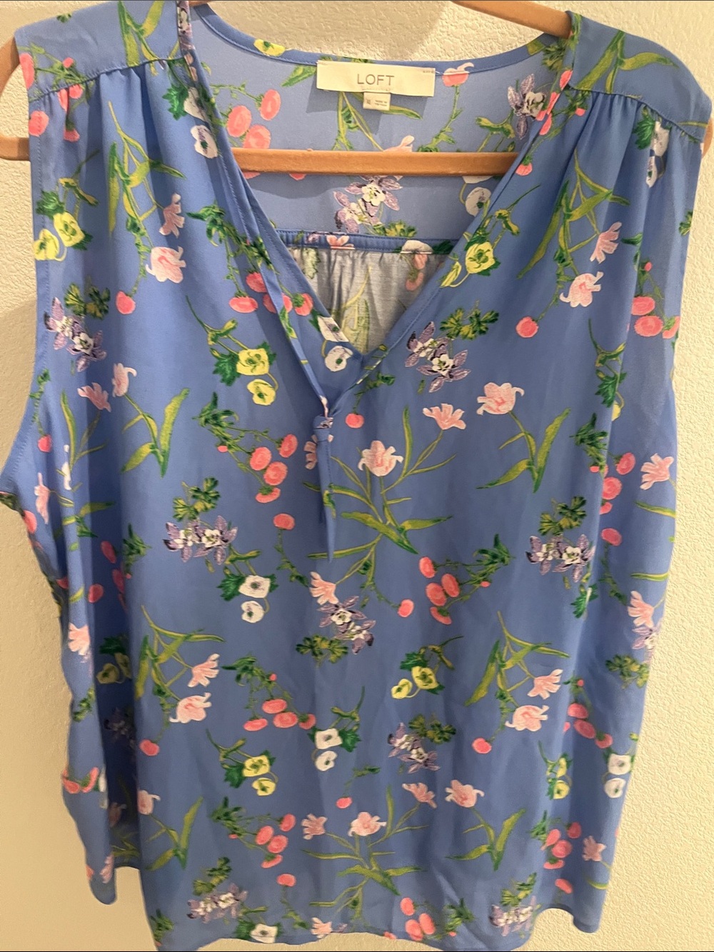 LOFT Mixed Media Blue Floral Sleeveless V-Neck XL